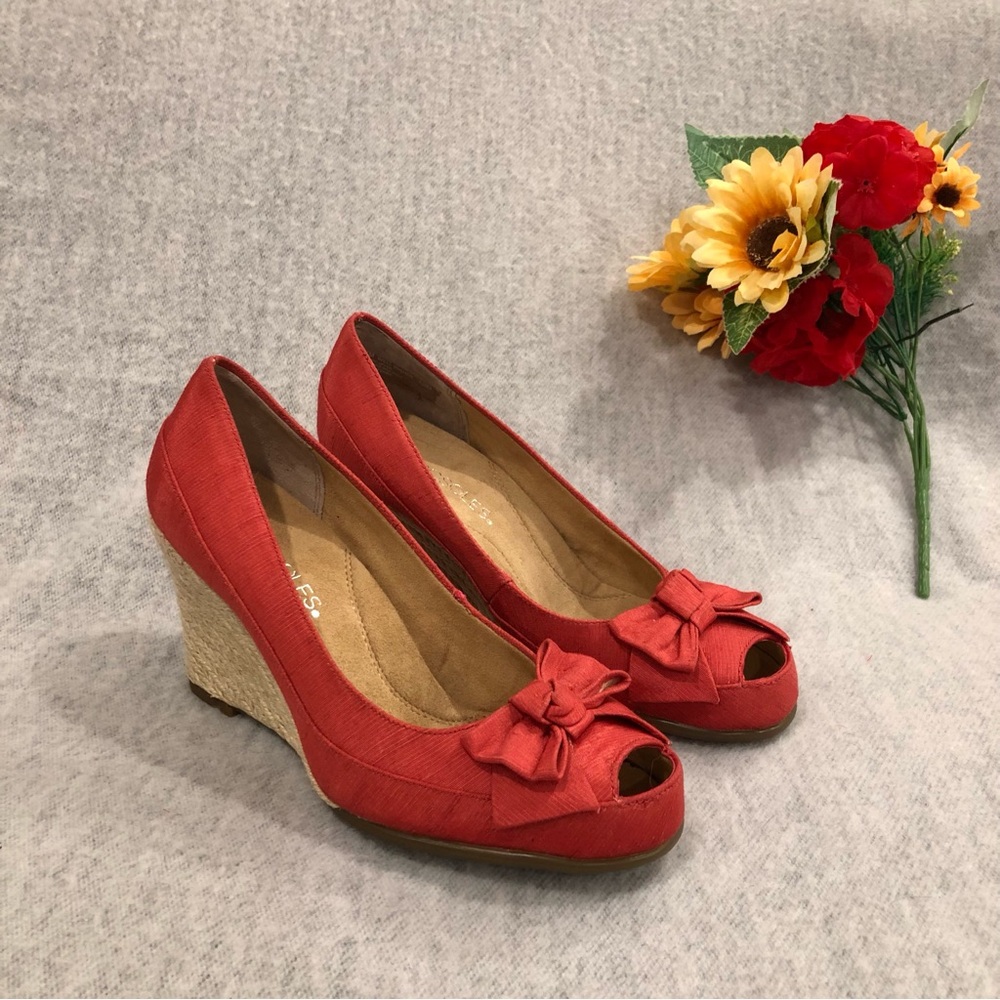 NWT - Aerosoles Vibrant Red-Orange Silk-Like Bow Wedges